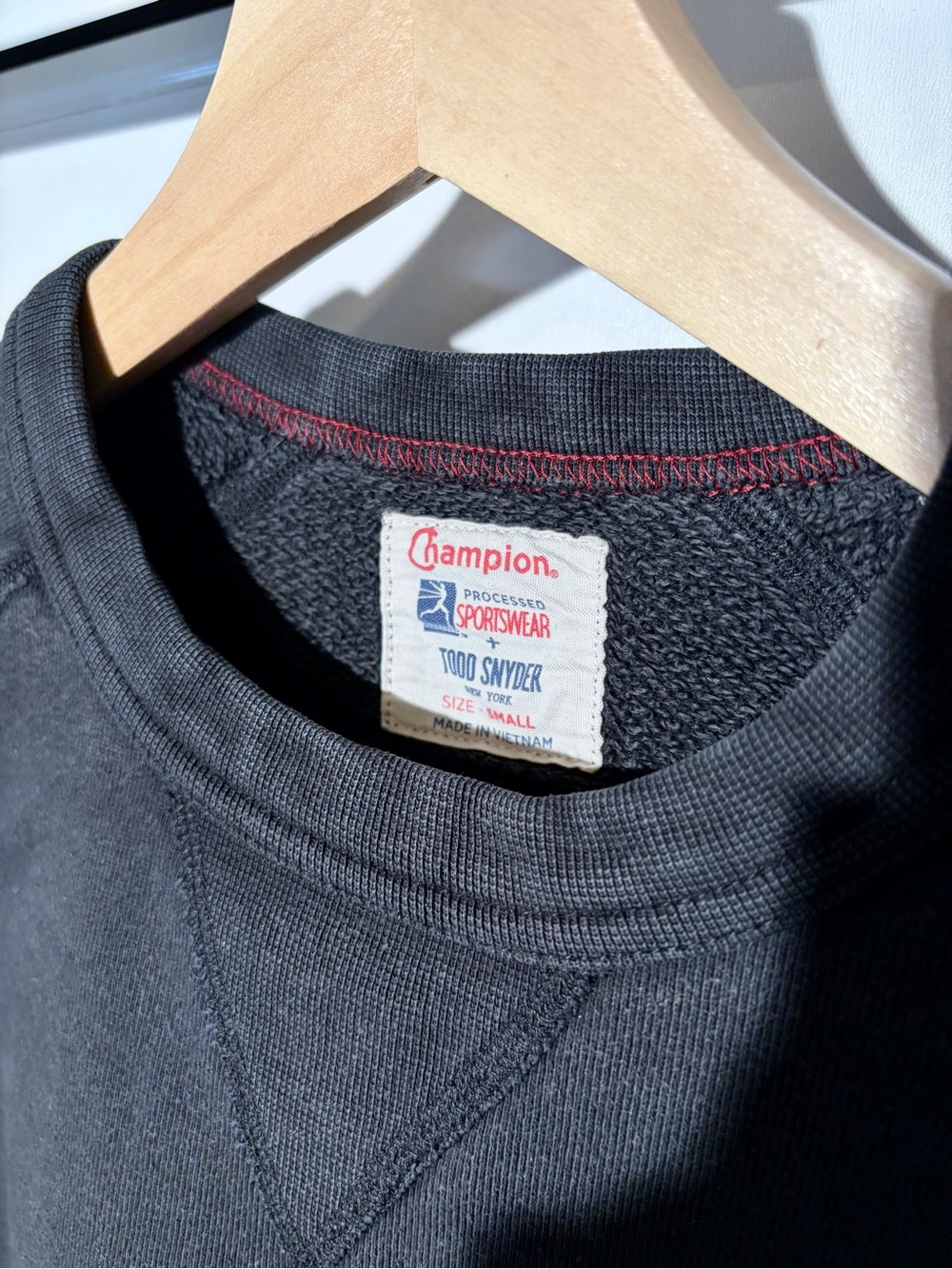 Todd Snyder x Champion Midweight Pocket Sweatshirt Black - Picture 3 of 6